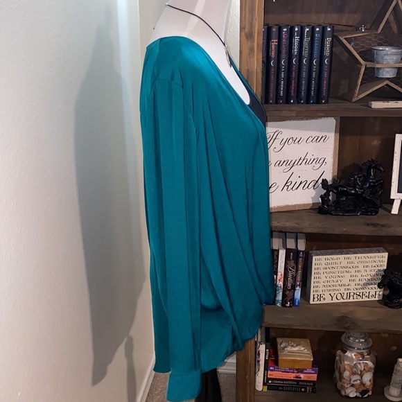 Long sleeve plunge blouse - Picture 4 of 7